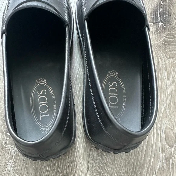 Tod's Men's Black Leather Slip-On Loafers - Picture 4 of 11